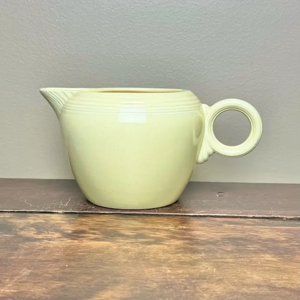 Fiestaware vintage pale